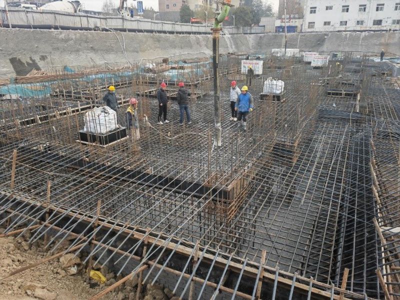 铁道新苑二期棚户区改造项目7#楼基础筏板顺利完成浇筑