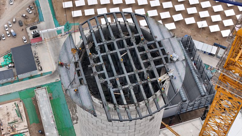 艰苦不惧风雨，缺氧不缺斗志——公司首个光热项目吸热塔钢结构顺利封顶